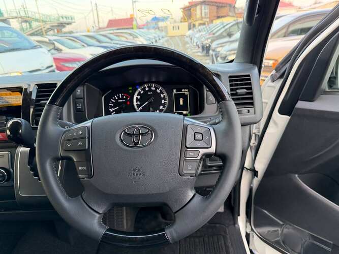 Toyota HIACE Super GL
